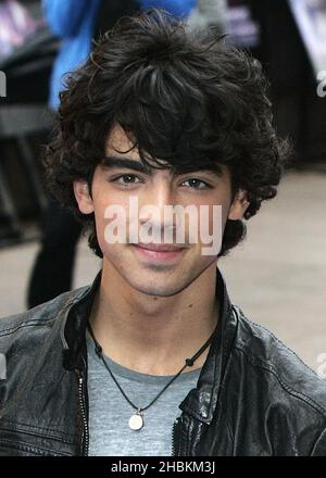 Joe Jonas kommt zur Premiere von „Jonas Brothers: The 3D Concert Experience“ im Empire Theatre am Leicester Square, London Stockfoto