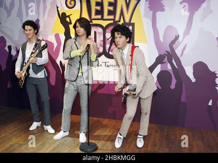 Kevin, Joe und Nick Jonas von der Wachsfigur der Jonas Brothers im Madame Tussauds, London Stockfoto