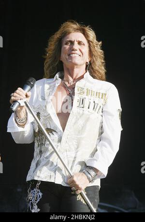 David Coverdale von Whitesnake spielt auf der Bühne des Download Festivals, Donnington Park, 14,2009. Stockfoto