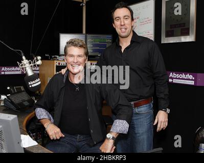 David Hasselhoff mit Christian O'Connell bei Absolute Radio, London. Stockfoto