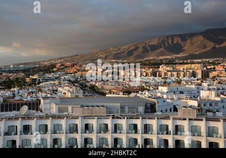 COSTA ADEJE, SPANIEN - 27. Januar 2020: Der Blick auf Costa Adeje, Teneriffa, Kanarische Inseln, Spanien Stockfoto