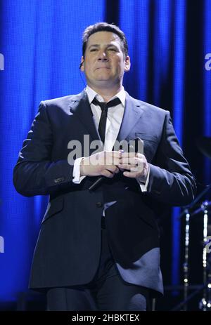 Tony Hadley vom Spandau Ballet tritt in der 02 Arena, London, auf Stockfoto