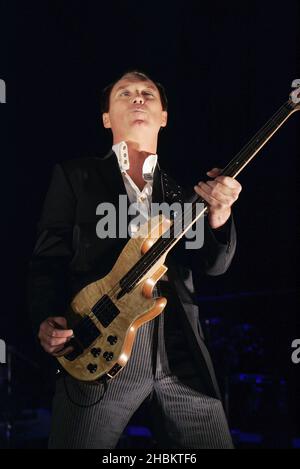 Martin Kemp vom Spandau Ballet tritt in der 02 Arena, London, auf Stockfoto