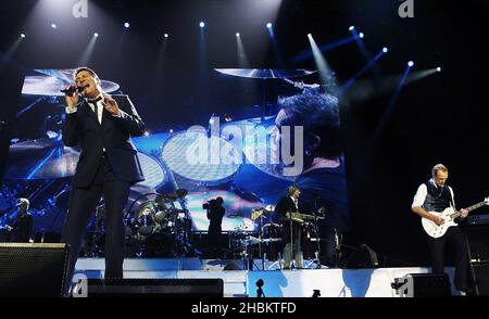 Tony Hadley vom Spandau Ballet tritt in der 02 Arena, London, auf Stockfoto