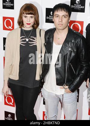 Kate Nash und Freund Ryan Jarman von den Krippen kommen am 26. Oktober 2009 zu den Q Awards im Grosvenor House Hotel im Zentrum von London. Stockfoto