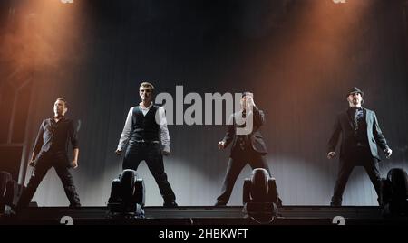 Brian Littrell, AJ McLean, Howie Dorough und Nick Carter von den Backstreet Boys treten live in der 02 Arena in London auf. Stockfoto