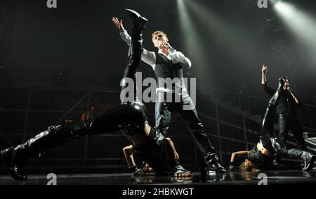 Nick Carter von den Backstreet Boys tritt live in der 02 Arena in London auf. Stockfoto