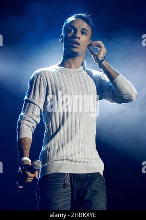 Aston Merrygold von JLS tritt während des Jingle Bell Ball von Capital FM in der O2 Arena in London auf. Stockfoto