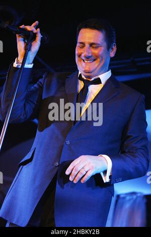 Tony Hadley vom Spandau Ballet tritt bei einem Konzert für Heart Radio im Orchid in London auf Stockfoto