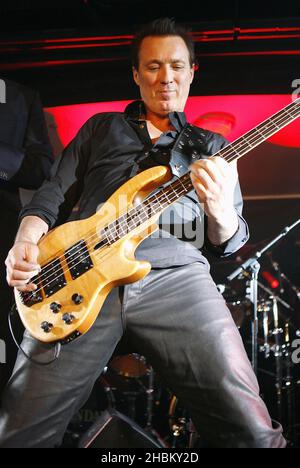 Martin Kemp vom Spandau Ballet tritt bei einem Konzert für Heart Radio im Orchid in London auf Stockfoto