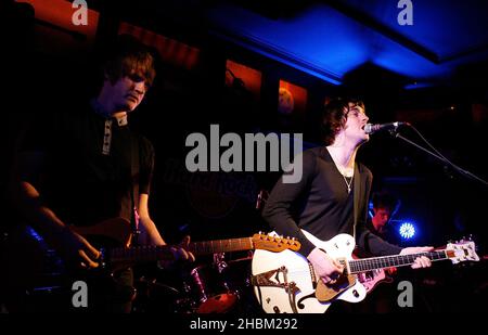 Liam Fray von den Courteeners tritt im Hard Rock Cafe, London, auf. Stockfoto