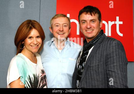 Louis Walsh mit Harriet Scott und Shane Richie bei Capital 95,8 FM, Global Radio, London Stockfoto