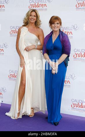 Penny Lancaster und Sarah Ferguson, Herzogin von York, bei der Ankunft beim Caudwall Children Butterfly Ball bei Battersea Evolution im Süden Londons. Stockfoto