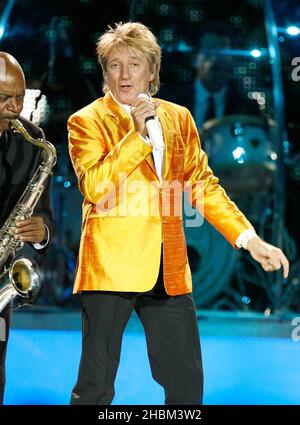 Rod Stewart tritt in der 02 Arena in London auf. Stockfoto