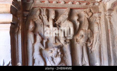 Der Varaha Cave Temple. Alt- Statuen in Felsen geschnitzt. Dies ist eine Funktion in mehreren hinduistischen Schriften. Rock backround Stockfoto