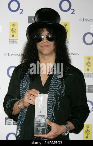 Slash mit dem Hard Rock Ambassador of Rock Award bei den Silver Cleff Awards im Hilton Hotel, Park Lane, London Stockfoto