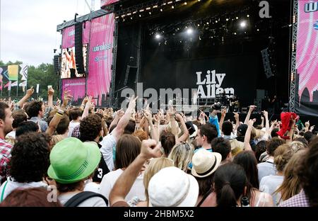 Lily Allen tritt beim Wireless Festival im Hyde Park in London live auf der Bühne auf. Stockfoto