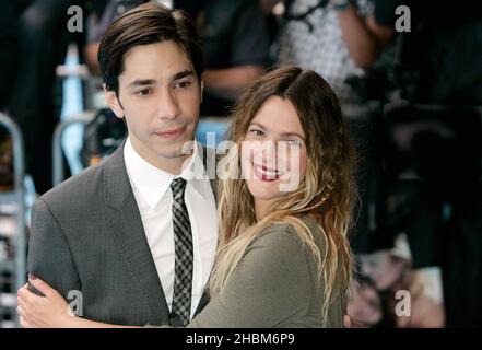 Drew Barrymore und Justin Long kommen zur Weltpremiere von Going the Distance im Vue Cinema, Leicester Square, London Stockfoto