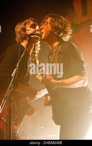 Pete Doherty und Carl Barat von den Libertines treten beim Forum in London auf Stockfoto