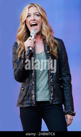 CAT Deeley eröffnet die Show beim Help for Heroes Concert im Twickenham Stadium, London Stockfoto