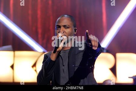 Taio Cruz spielt live auf der Bühne während des Orange Rockcorps in der Royal Albert Hall in London. Stockfoto