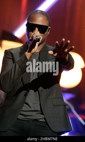 Taio Cruz spielt live auf der Bühne während des Orange Rockcorps in der Royal Albert Hall in London. Stockfoto