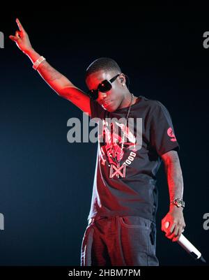 Tinchy Stryder tritt auf der Bühne des BBC Radio 1Xtra Live in der Wembley Arena in London auf. Stockfoto