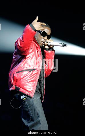 Tinchy Stryder tritt auf der Bühne des BBC Radio 1Xtra Live in der Wembley Arena in London auf. Stockfoto