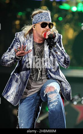 Axel Rose von Guns N' Roses tritt live in der Arena O2 in London auf. Stockfoto