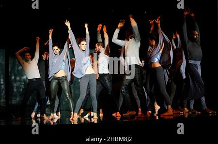 Tänzer auf der Bühne des britischen Next Top Model Live im Excel, London. Stockfoto