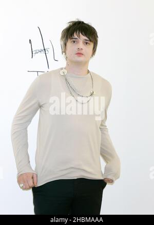 Pete Doherty führt in Zusammenarbeit mit der Luxusjuwelierin hanna Martin in Joseph, Westbourne Grove, London, eine Luxusschmucklinie ein. Stockfoto