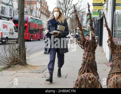 London, Großbritannien. 20th Dez 2021. Die Londoner Straßen sind leer, während sich Omicron ausbreitet. Kredit: Brian Minkoff/Alamy Live Nachrichten Stockfoto