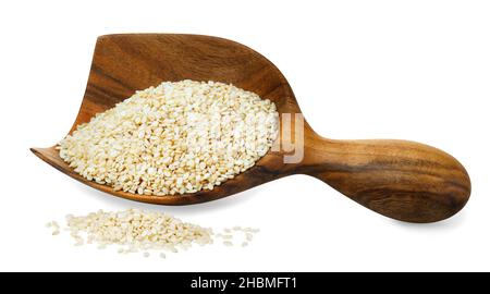 Weiße Sesamsamen in Holzlöffel isoliert Stockfoto
