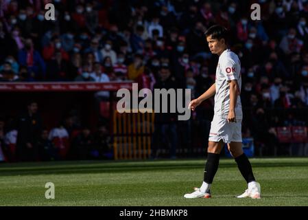 Granada, Spanien. 19th Dez 2021. Nehmen Sie Kubo von Real Mallorca in Aktion während des Liga-Spiels zwischen Granada CF und Real Mallorca im Nuevo Los Carmenes Stadion am 19. Dezember 2021 in Granada, Spanien. (Foto: José M Baldomero/Pacific Press/Sipa USA) Quelle: SIPA USA/Alamy Live News Stockfoto