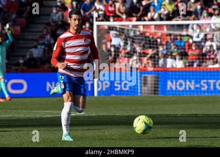 Granada, Spanien. 19th Dez 2021. Sergio Escudero von Granada CF in Aktion während des Liga-Spiels zwischen Granada CF und Real Mallorca im Nuevo Los Carmenes Stadion am 19. Dezember 2021 in Granada, Spanien. (Foto: José M Baldomero/Pacific Press/Sipa USA) Quelle: SIPA USA/Alamy Live News Stockfoto