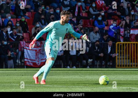 Granada, Spanien. 19th Dez 2021. Luis Maximiano von Granada CF in Aktion während des Liga-Spiels zwischen Granada CF und Real Mallorca im Nuevo Los Carmenes Stadion am 19. Dezember 2021 in Granada, Spanien. (Foto: José M Baldomero/Pacific Press/Sipa USA) Quelle: SIPA USA/Alamy Live News Stockfoto