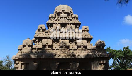 Diese Gruppe von Denkmälern wird im Allgemeinen als „fünf rathas“ bezeichnet, da sie den Prozessionswagen eines Tempels ähneln. Statuen in Stein gemeißelt. Dies ist o Stockfoto