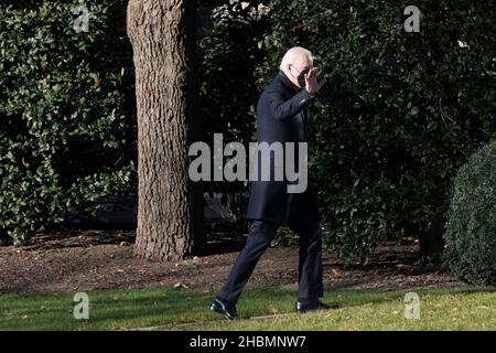 20. Dezember 2021, Washington, District of Columbia, USA: US-Präsident JOE BIDEN kommt heute am 20. Dezember 2021 im Weißen Haus im South Lawn/Weißen Haus in Washington DC, USA, an. (Bild: © Lenin Nolly/ZUMA Press Wire) Stockfoto