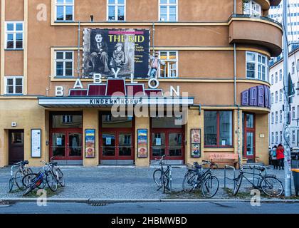 Kino Babylon Cinema- Kino eröffnet 1929 zeigt Vintage-Filme mit Live-Orchester, Mitte, Berlin. Old Art House Movie Theatre, Außenansicht Stockfoto