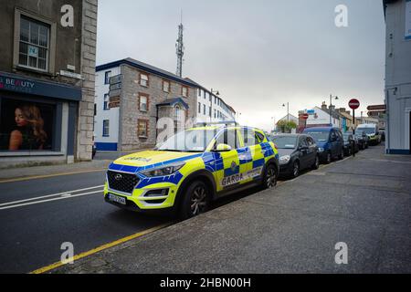 Ein Honda-Auto, das als Garda-Auto vor der Polizeiwache in Sligo, Irland, geparkt wurde Stockfoto