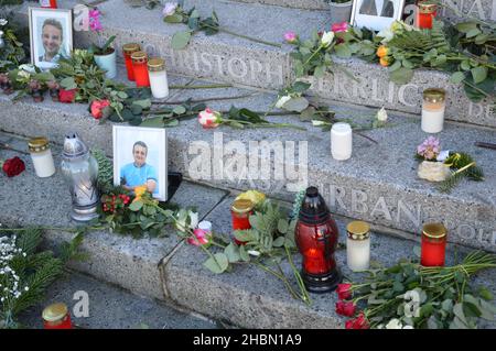 Gedenkstätte für die 13 Opfer des islamischen Terroranschlags am Breitscheidplatz in Berlin, 20. Dezember 2021. Stockfoto