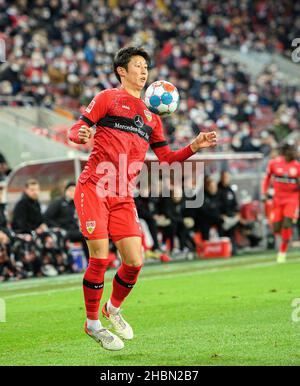 Hiroki ITO (S) Action, Fußball 1st Bundesliga, 17th Spieltag, FC Köln (K) - VfB Stuttgart (S) 1: 0, am 19. Dezember 2021 in Köln/Deutschland. #die DFL-Vorschriften verbieten die Verwendung von Fotos als Bildsequenzen und/oder quasi-Video # Â Stockfoto