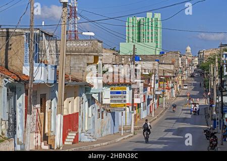 Straßenszene in der Stadt Santa Clara, Provinz Villa Clara auf der Insel Kuba, Karibik Stockfoto