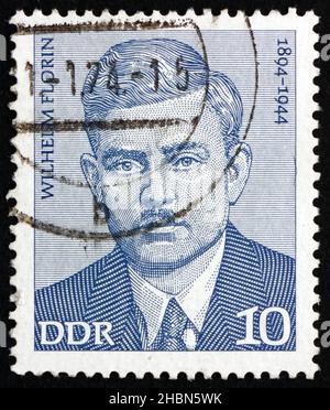 DDR - UM 1974: Eine in der DDR gedruckte Briefmarke zeigt Wilhelm Florin, Politiker, Führer der deutschen Arbeiterbewegung, um 1974 Stockfoto