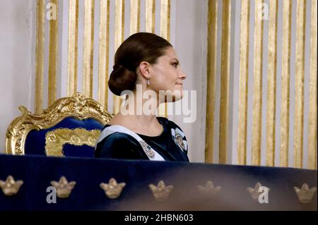 Stockholm, Schweden. 20th Dez 2021. König Carl Gustaf, Königin Silvia und Kronprinzessin Victoria nehmen an der festlichen Versammlung der Schwedischen Akademie Teil. Stockholm, Schweden, am 20. Dezember 2021. Foto von Patrik Osterberg/ Stella Pictures/ABACAPRESS.COM Quelle: Abaca Press/Alamy Live News Stockfoto