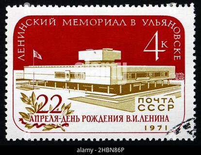 RUSSLAND - UM 1971: Eine in Russland gedruckte Briefmarke zeigt das Lenin-Denkmal, Uljanowsk, das Denkmal wurde anlässlich der hundertjährigen Feier der Geburt Lenins errichtet Stockfoto