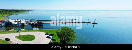 Ein Luftpanorama von Port Rowan am See, Ontario, Kanada Stockfoto
