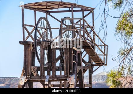 Die Winde des Meisterbrunnen von Peña del Hierro war ein Bergwerchturm in der spanischen Gemeinde Nerva, in der Provinz Huelva, innerhalb des Rio Stockfoto