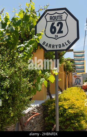 Schild Route 62 in Barrydale, Western Cape, Südafrika, 20. Dezember 2021. Stockfoto