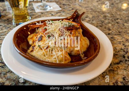 Das Hot Brown Sandwich ist ein unverkennbares putenbrötchen, das ursprünglich von Fred K. Schmidt in Louisville, Kentucky, im Brown Hotel kreiert wurde. Stockfoto